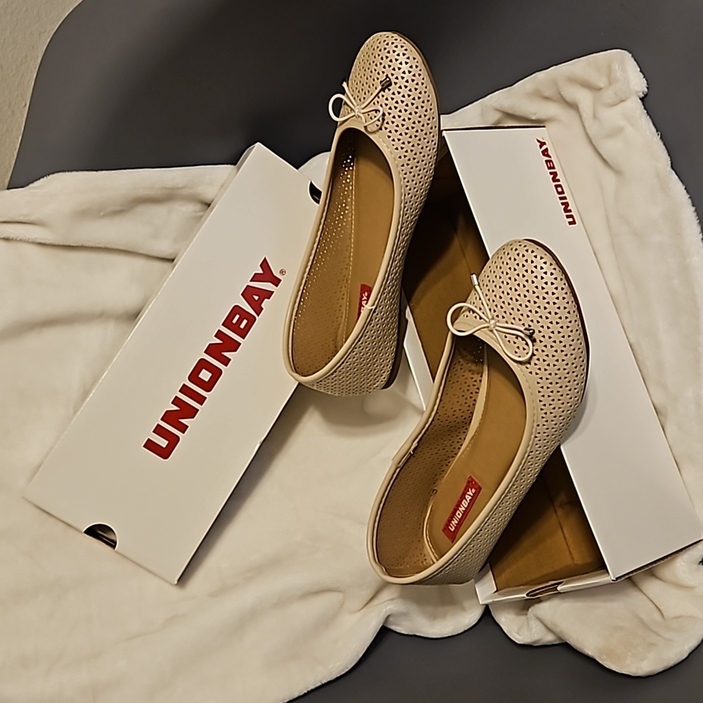 Unionbay cream slip on shoes